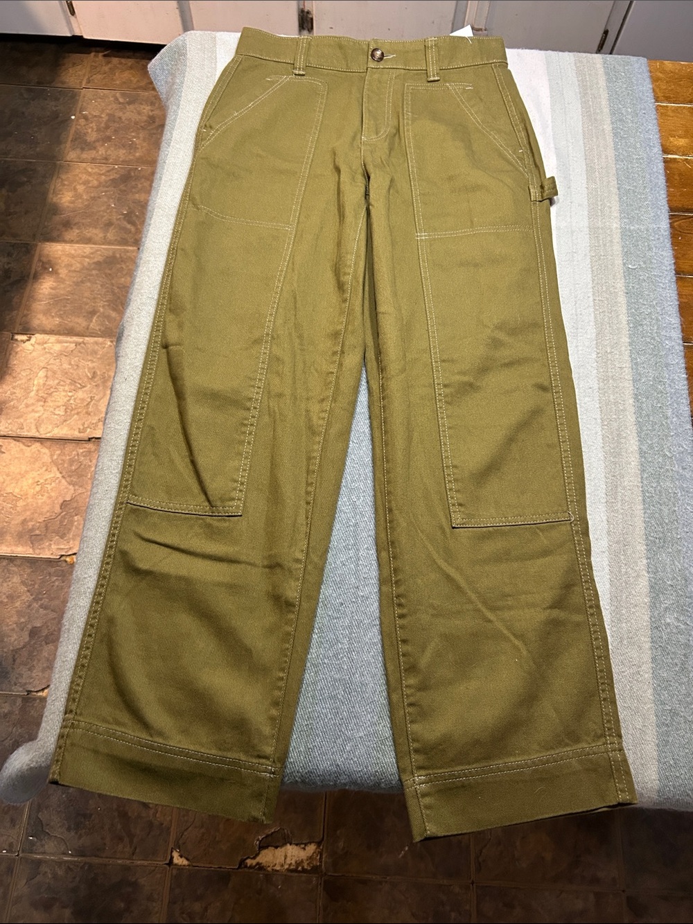 Old Navy Straight High-Rise Pants in Olive Green size 4 - Carpenter Jean Style